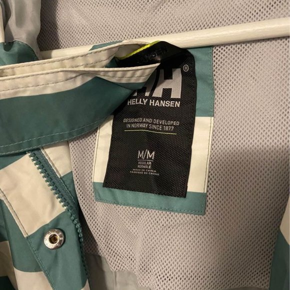 WOMEN'S LYNESS II RAINCOAT by Helly Hansen - Picture 4 of 4